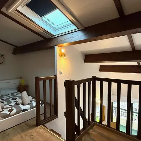 Lägenhet Vue Et Front De Avec Terrasse