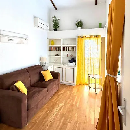 Vue Et Front De Avec Terrasse Appartement Fréjus
